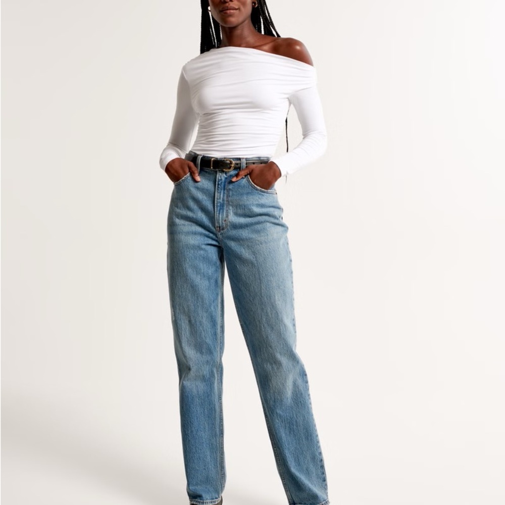 Abercrombie & Fitch Ultra High Rise 90s Straight Jean